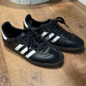 Adidas Samba Black Shoes men’s 6.5, women’s 7.5
